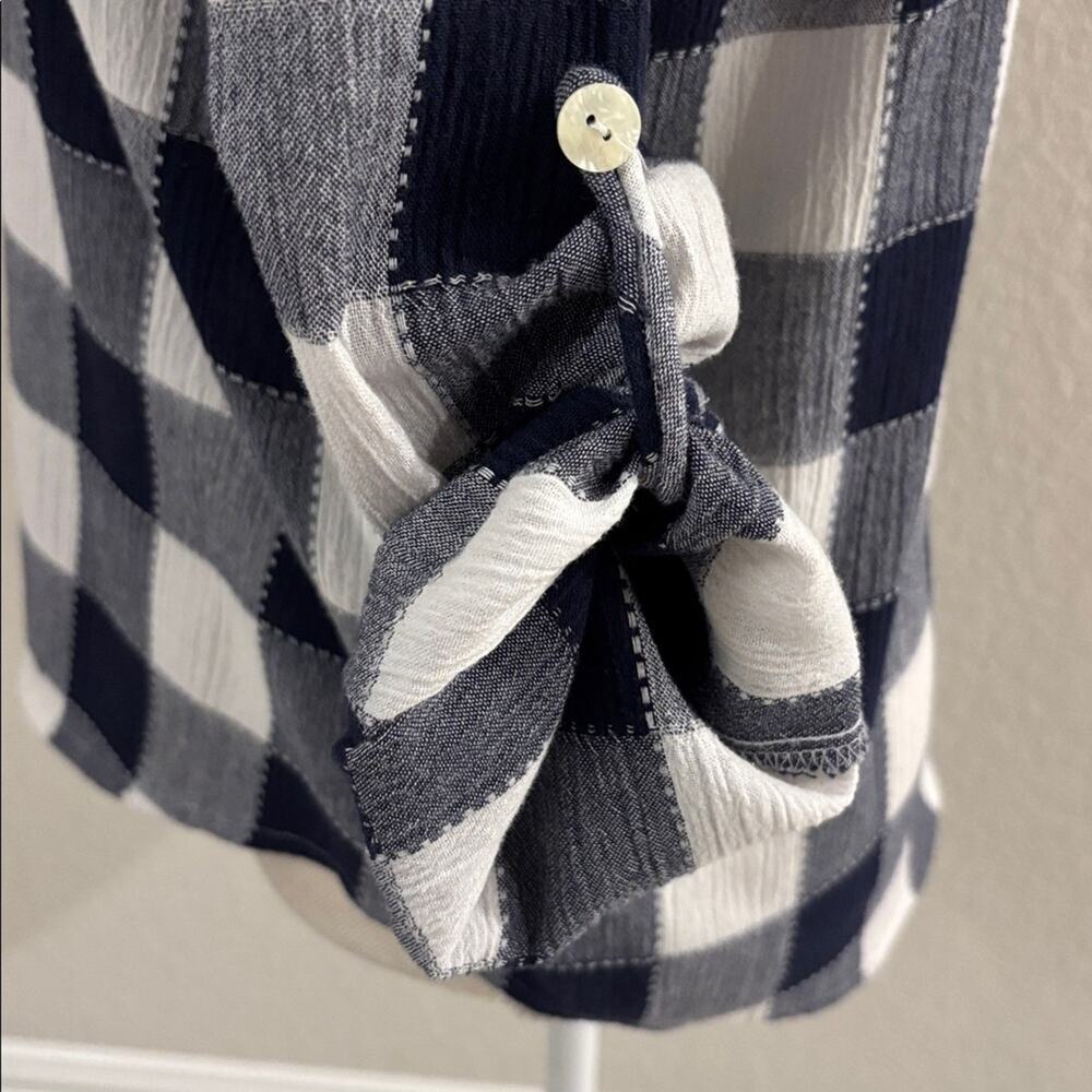 Koret Navy and White Plaid Shirt with embroidered flowers. Petite Small - Picture 4 of 8